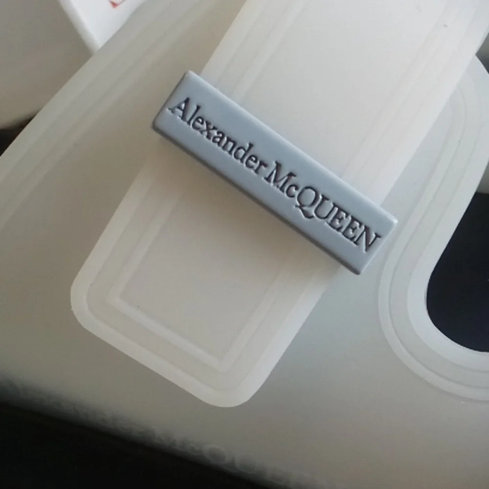 McQueen white pool slides like new EU 42 USA 10 - exactly 11.5" long - Picture 3 of 9